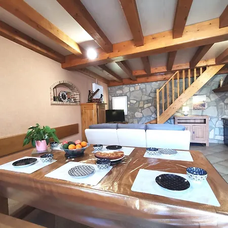 Paisible Renove A St Just, Terrasse Privee, Randonnees, Proche Puy En Velay - Fr-1-582-343